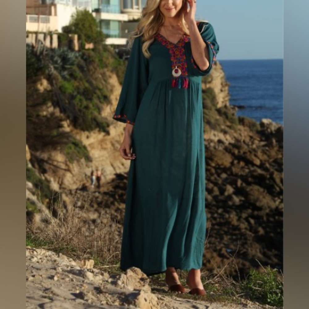 Teal & Pink Geometric Three-Quarter Sleeve
V-Neck Maxi Dress